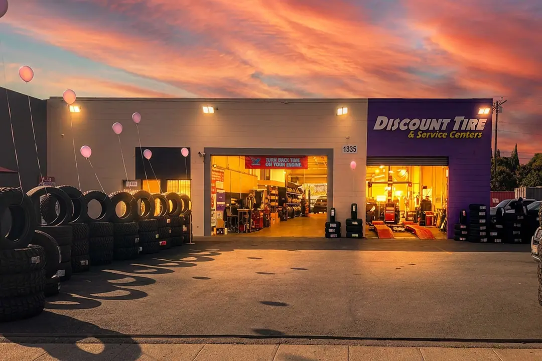 Discount Tire & Service Centers Oxnard storefront at 1535 S Oxnard Blvd